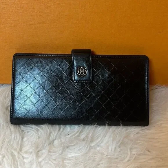 Chanel Camelia Wallet - Picture 2 of 16